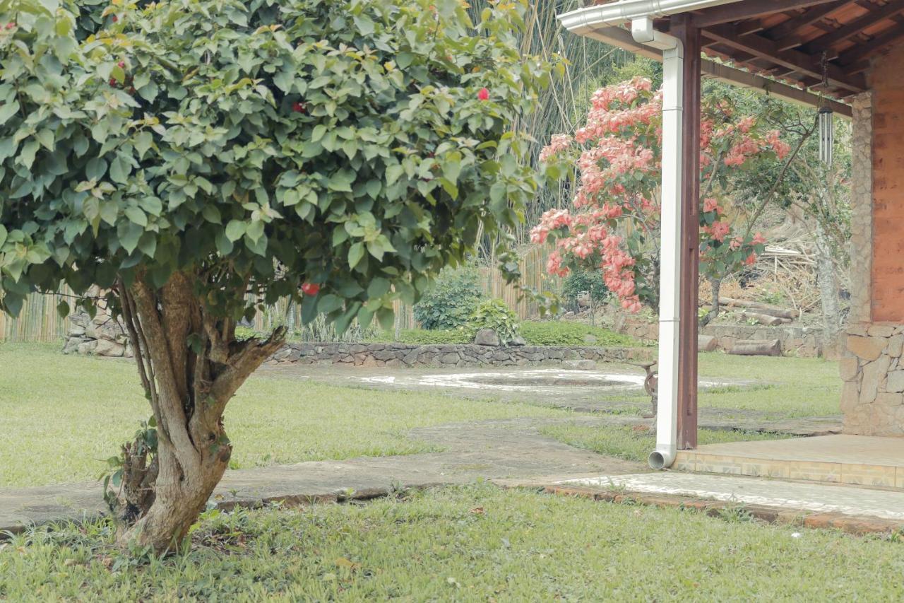 Em tiradentes, Minas Gerais, CASA TÍPICA E ESPAÇOSA EM TERRENO ARBORIZADO Exterior foto