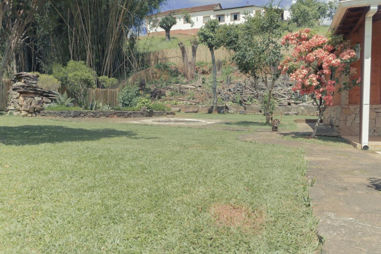 Em tiradentes, Minas Gerais, CASA TÍPICA E ESPAÇOSA EM TERRENO ARBORIZADO Exterior foto